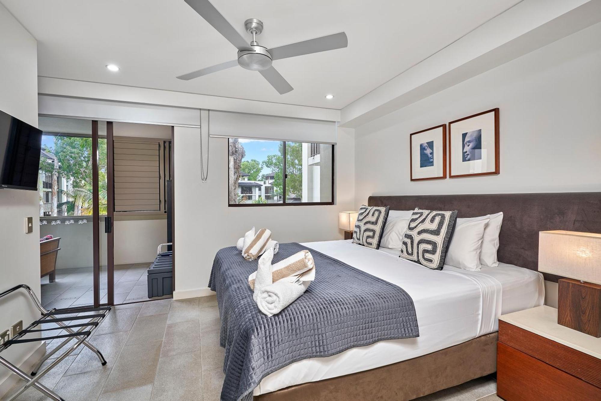 Private Apartments In The Temple Beachfront Resort Palm Cove Rom bilde
