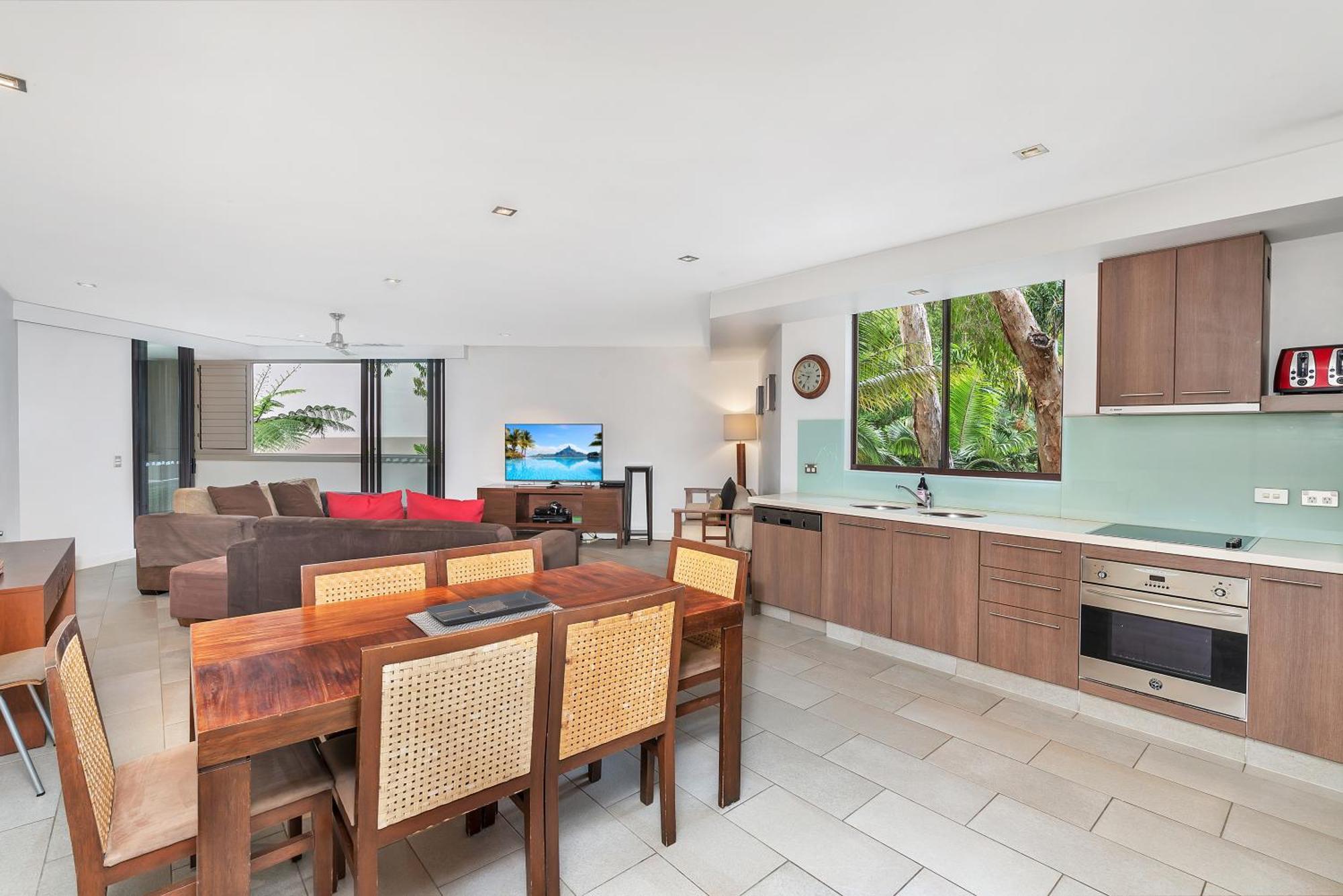 Private Apartments In The Temple Beachfront Resort Palm Cove Rom bilde