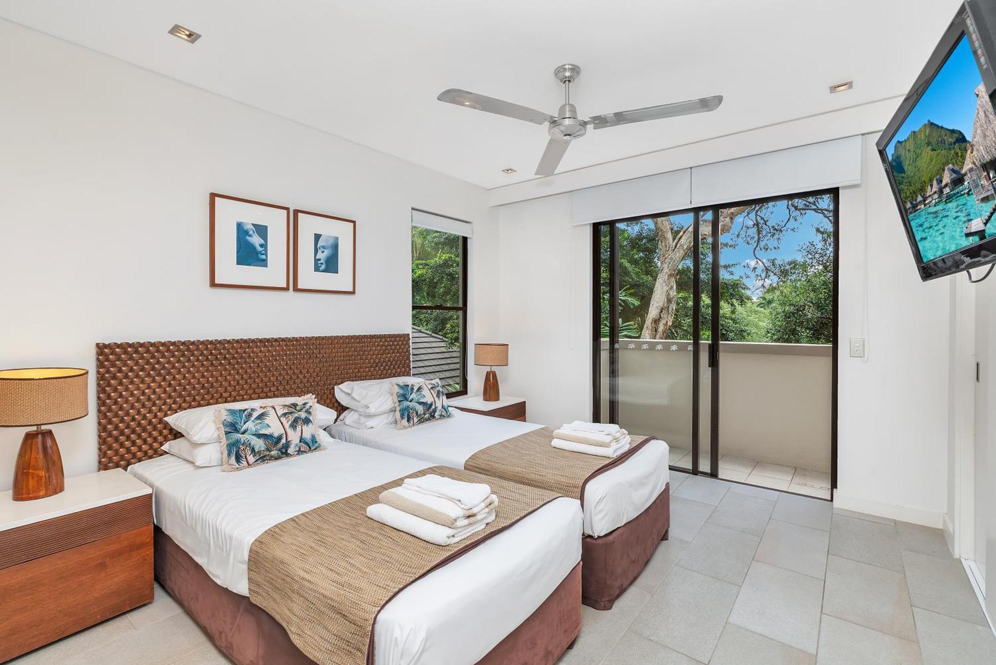 Private Apartments In The Temple Beachfront Resort Palm Cove Rom bilde