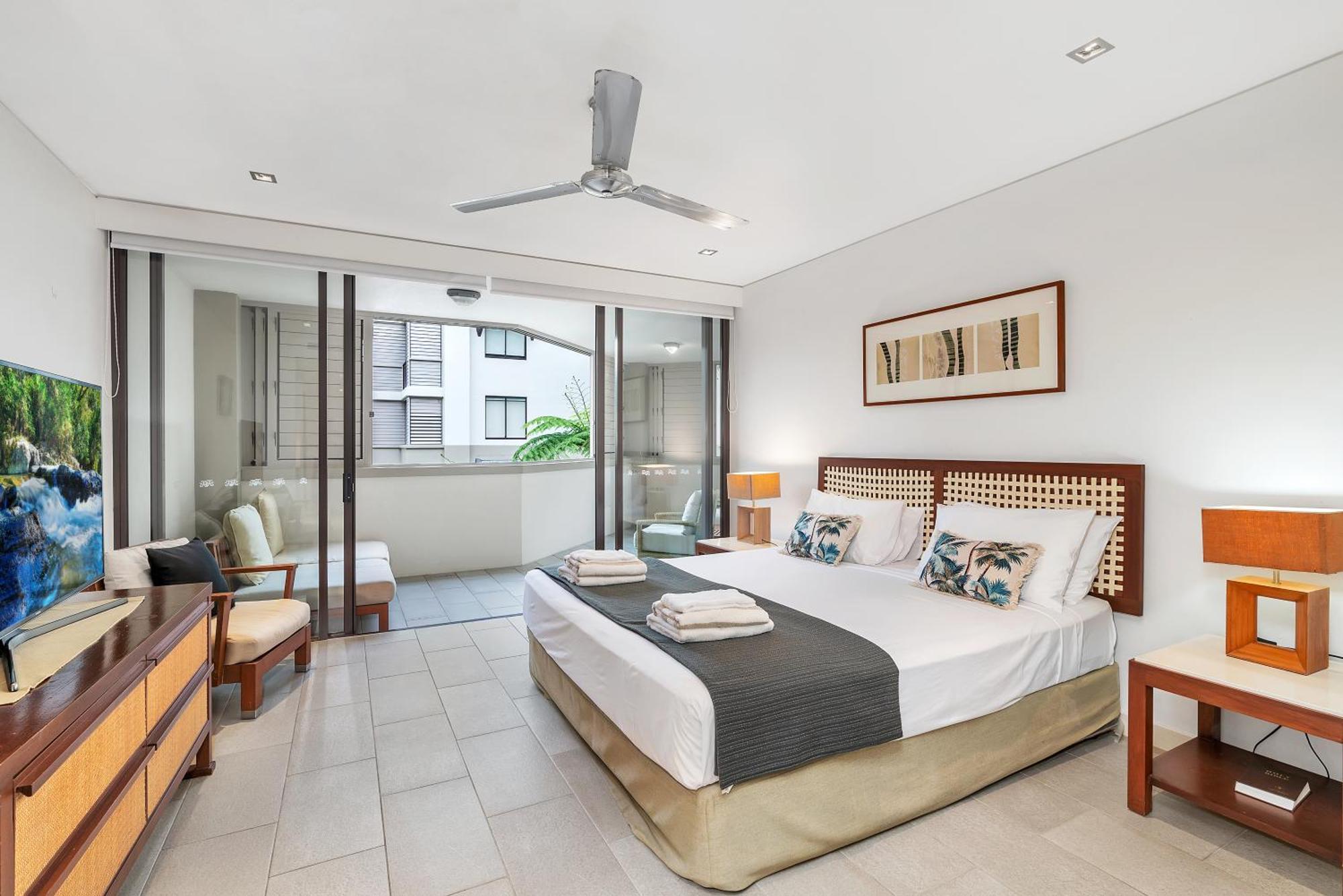 Private Apartments In The Temple Beachfront Resort Palm Cove Rom bilde