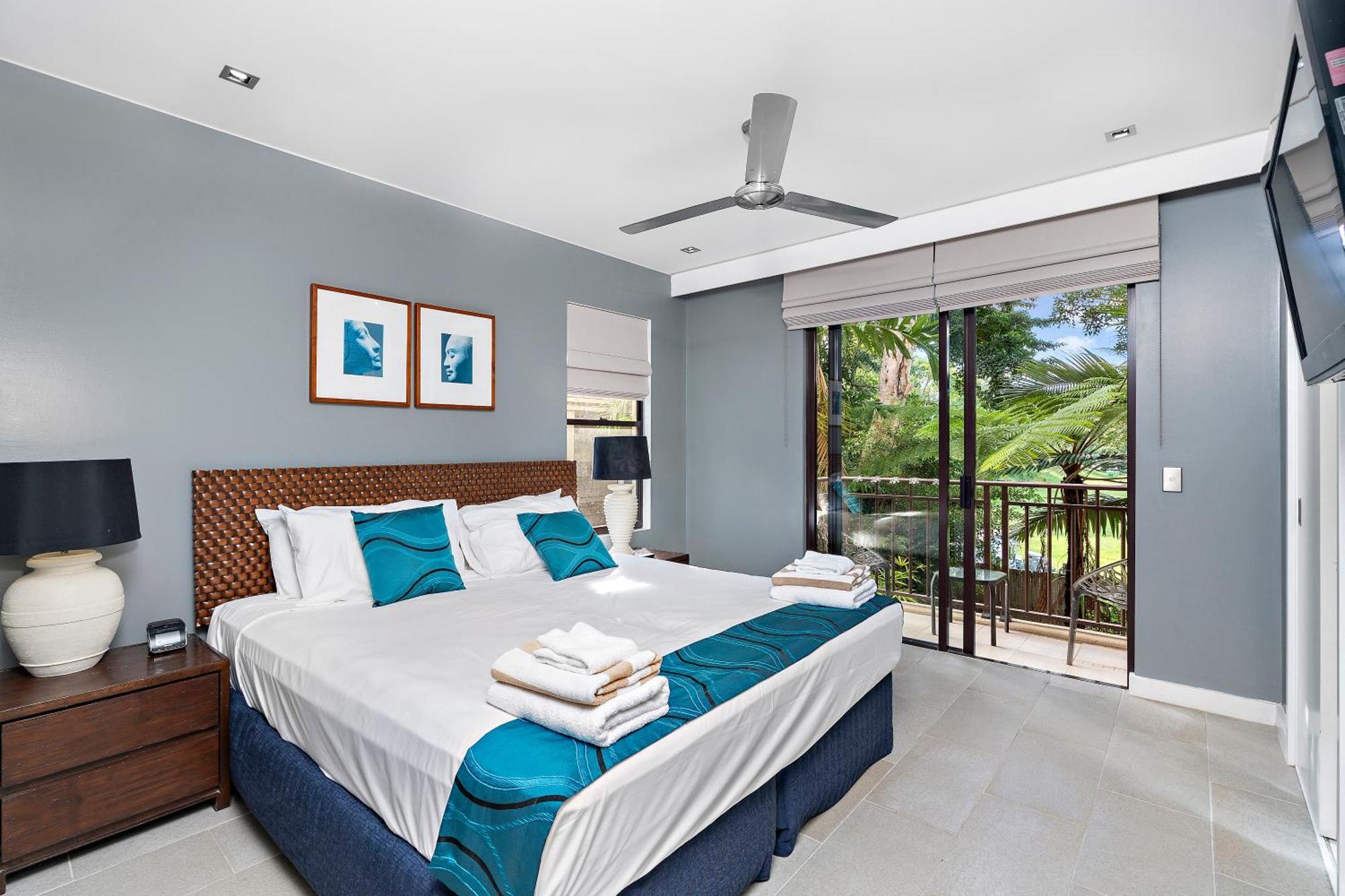 Private Apartments In The Temple Beachfront Resort Palm Cove Rom bilde