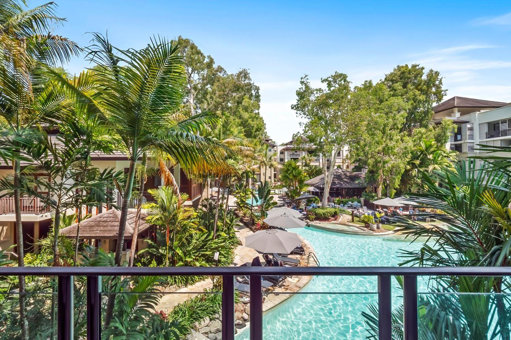 Private Apartments In The Temple Beachfront Resort Palm Cove Rom bilde