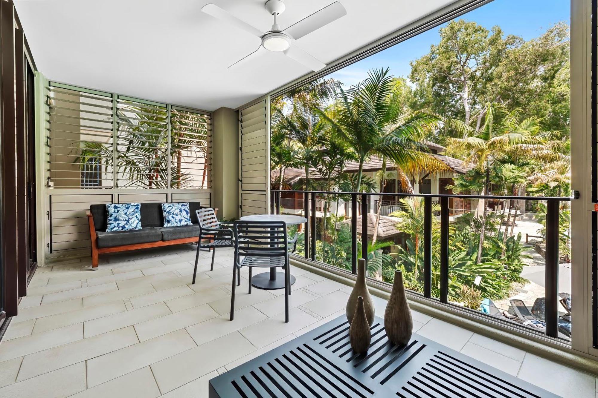 Private Apartments In The Temple Beachfront Resort Palm Cove Rom bilde