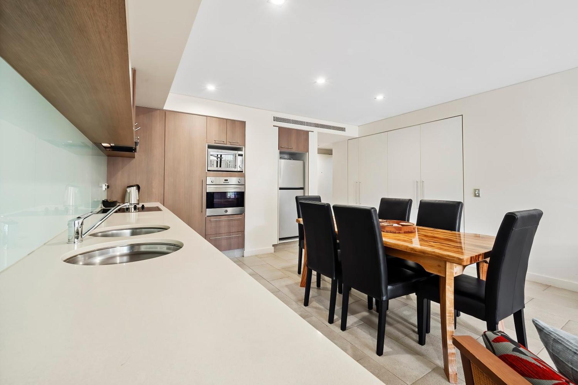 Private Apartments In The Temple Beachfront Resort Palm Cove Rom bilde