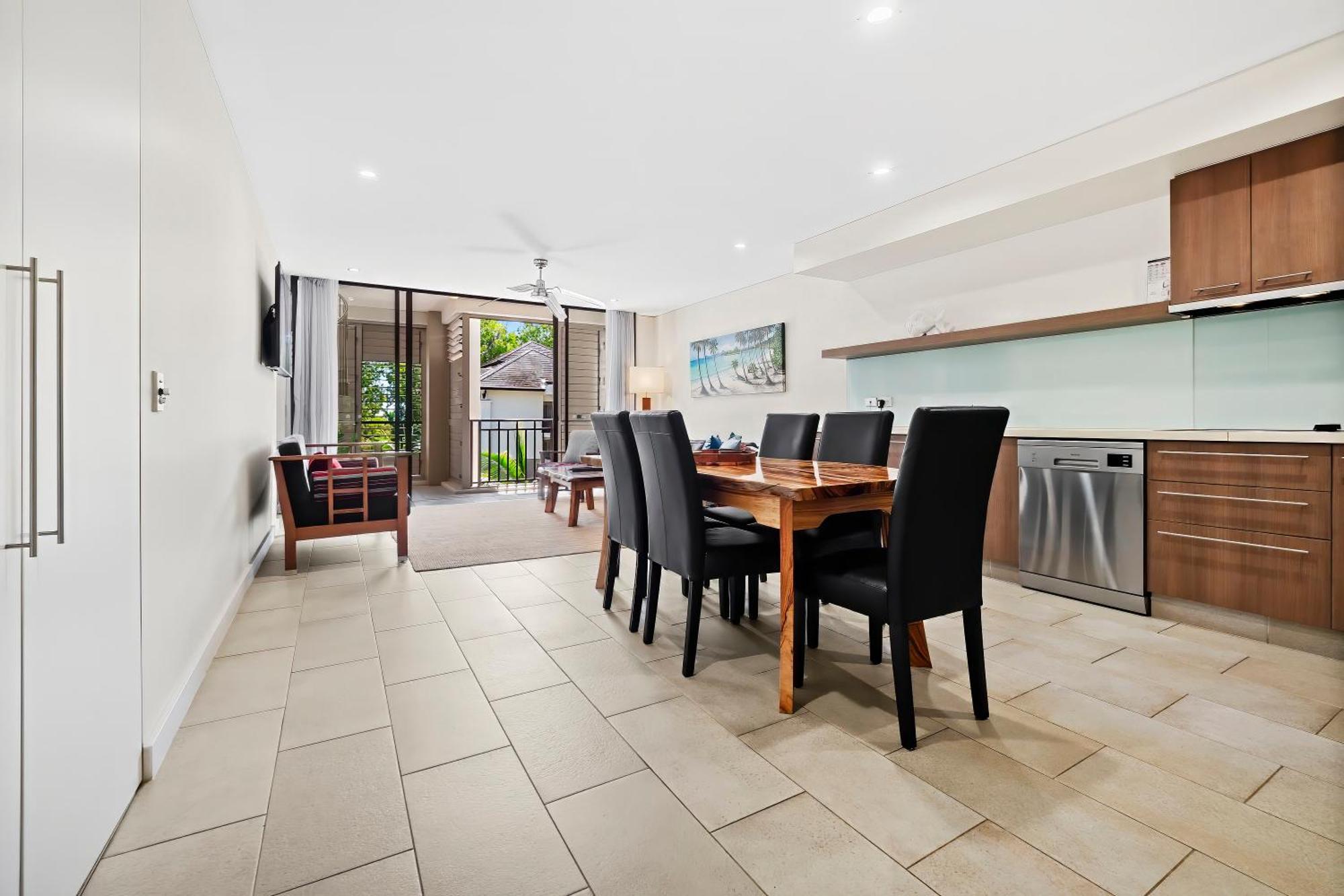 Private Apartments In The Temple Beachfront Resort Palm Cove Rom bilde