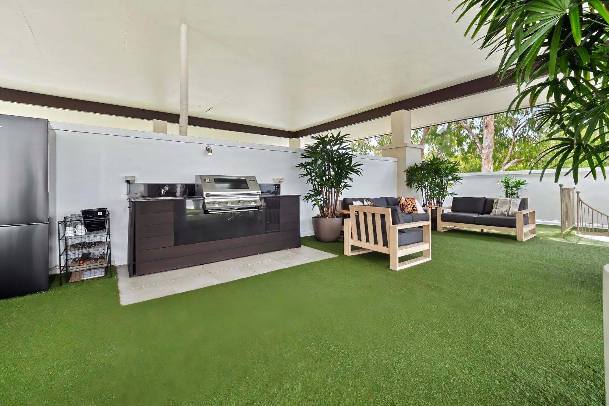 Private Apartments In The Temple Beachfront Resort Palm Cove Rom bilde