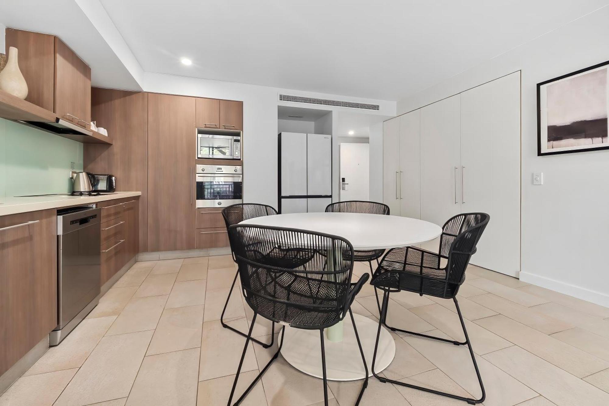 Private Apartments In The Temple Beachfront Resort Palm Cove Rom bilde