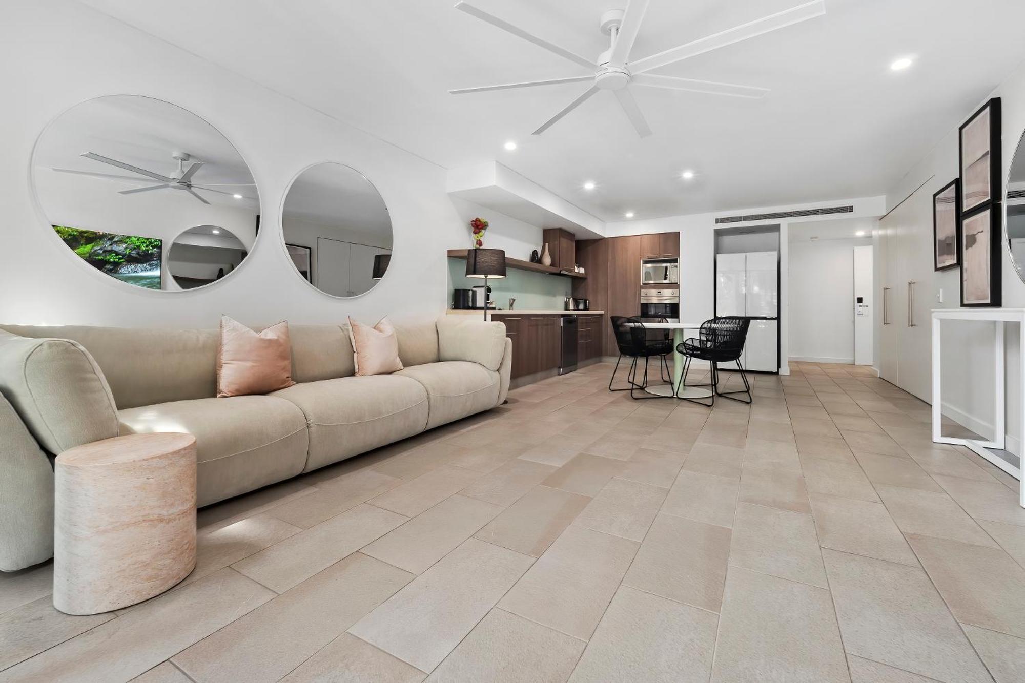 Private Apartments In The Temple Beachfront Resort Palm Cove Rom bilde