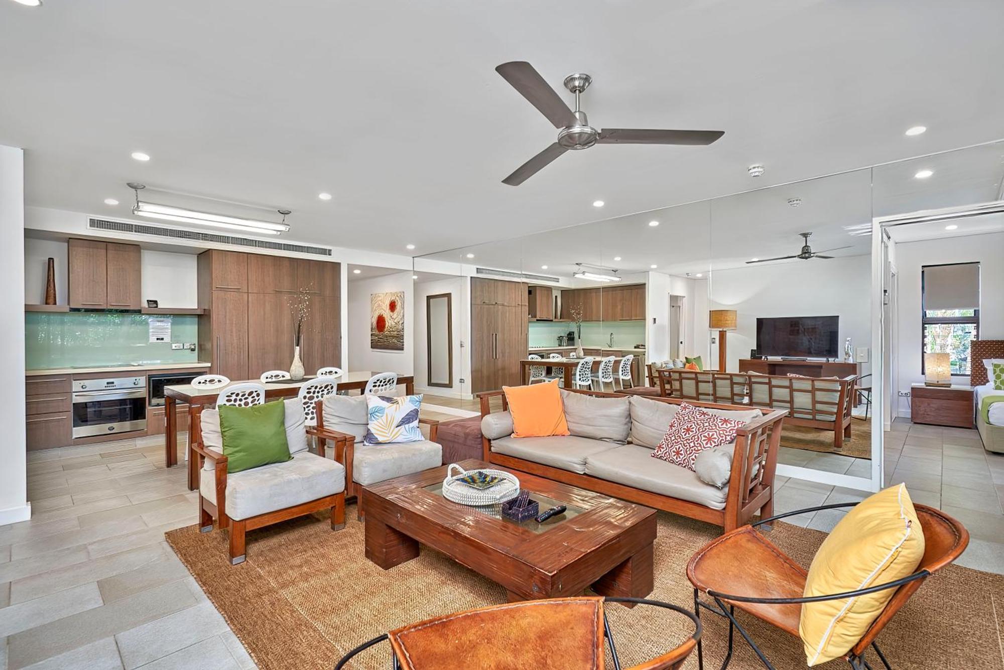 Private Apartments In The Temple Beachfront Resort Palm Cove Rom bilde