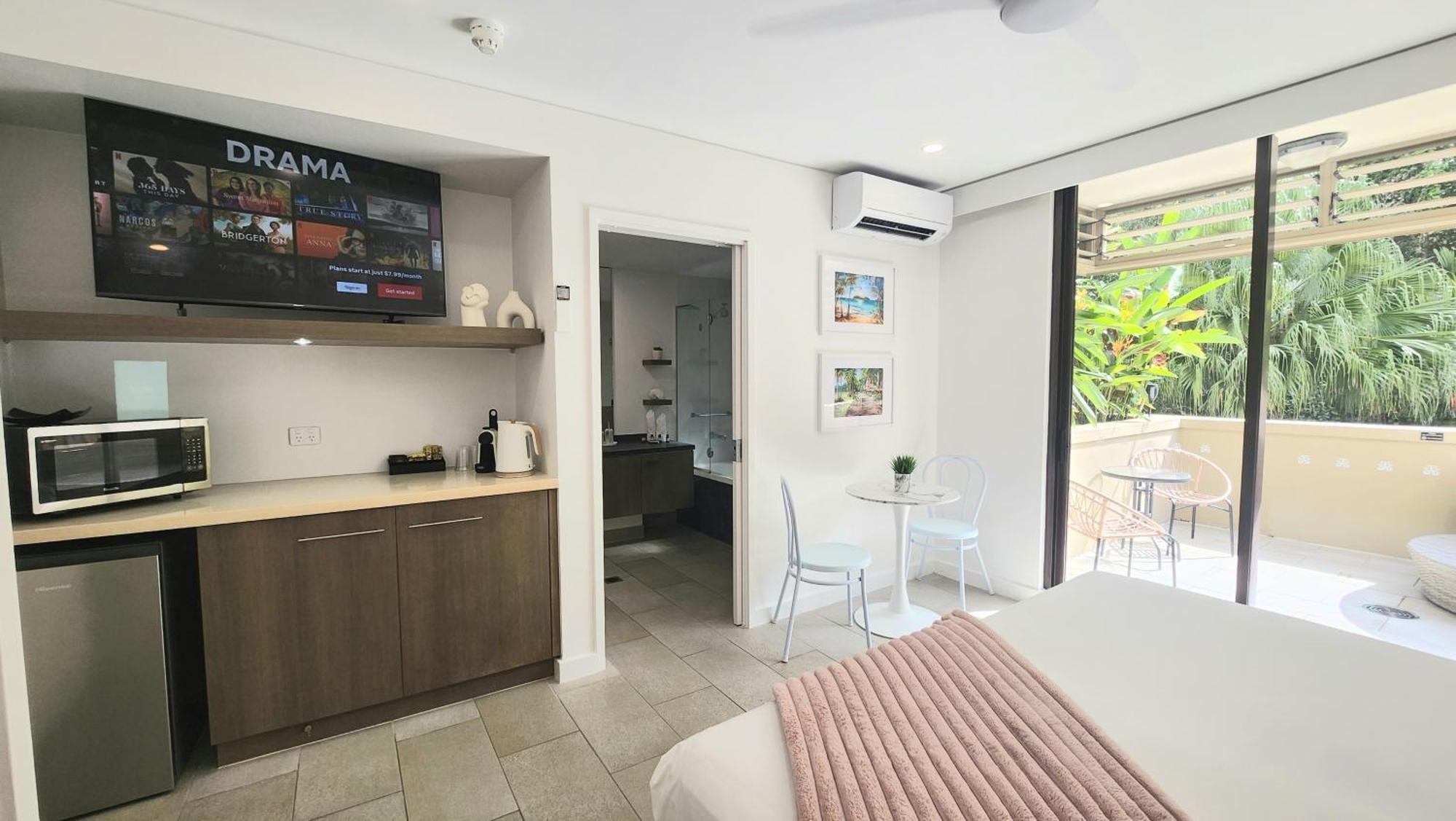 Private Apartments In The Temple Beachfront Resort Palm Cove Rom bilde