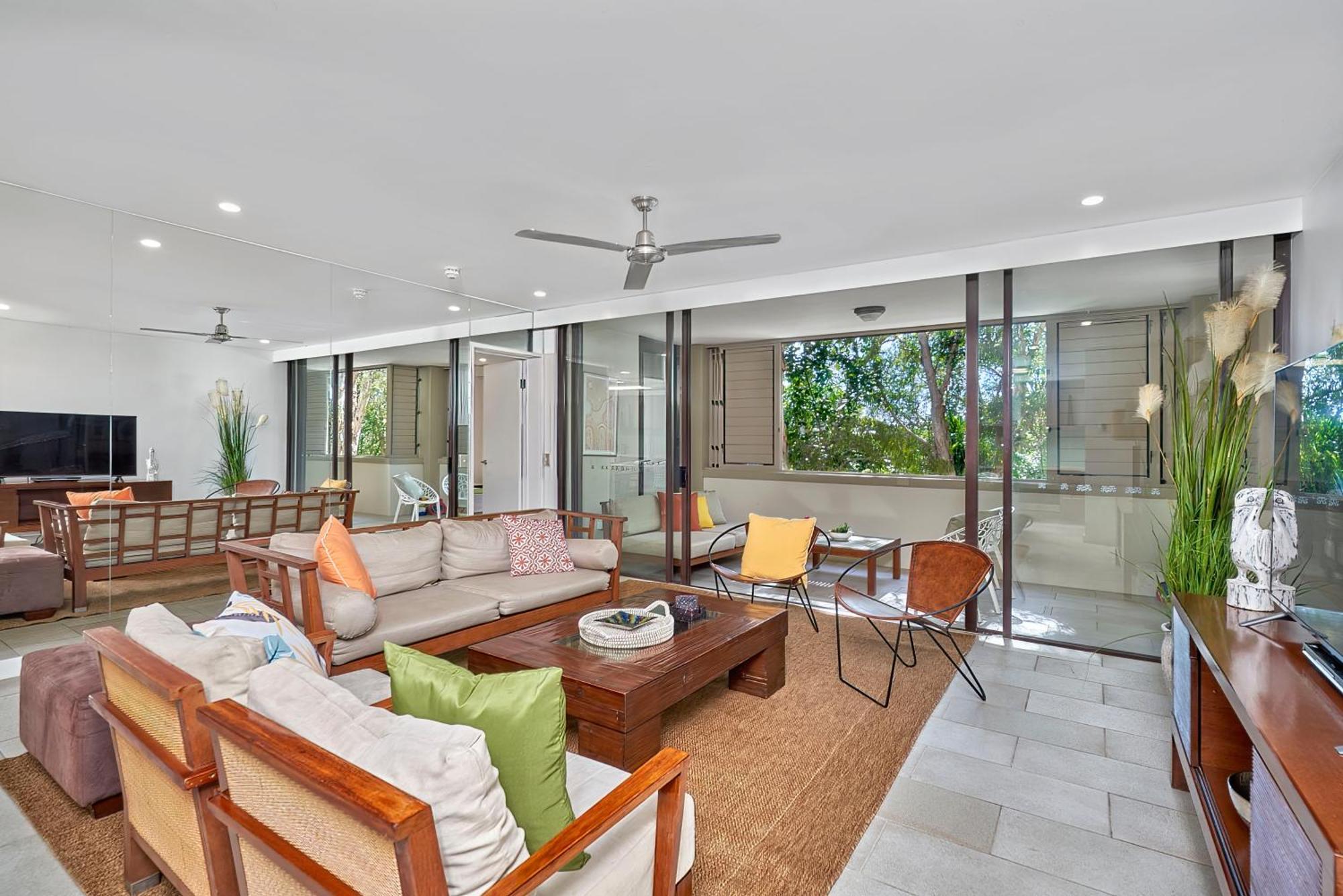 Private Apartments In The Temple Beachfront Resort Palm Cove Rom bilde