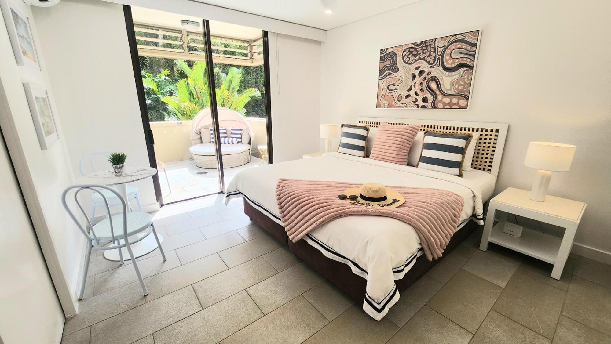 Private Apartments In The Temple Beachfront Resort Palm Cove Rom bilde