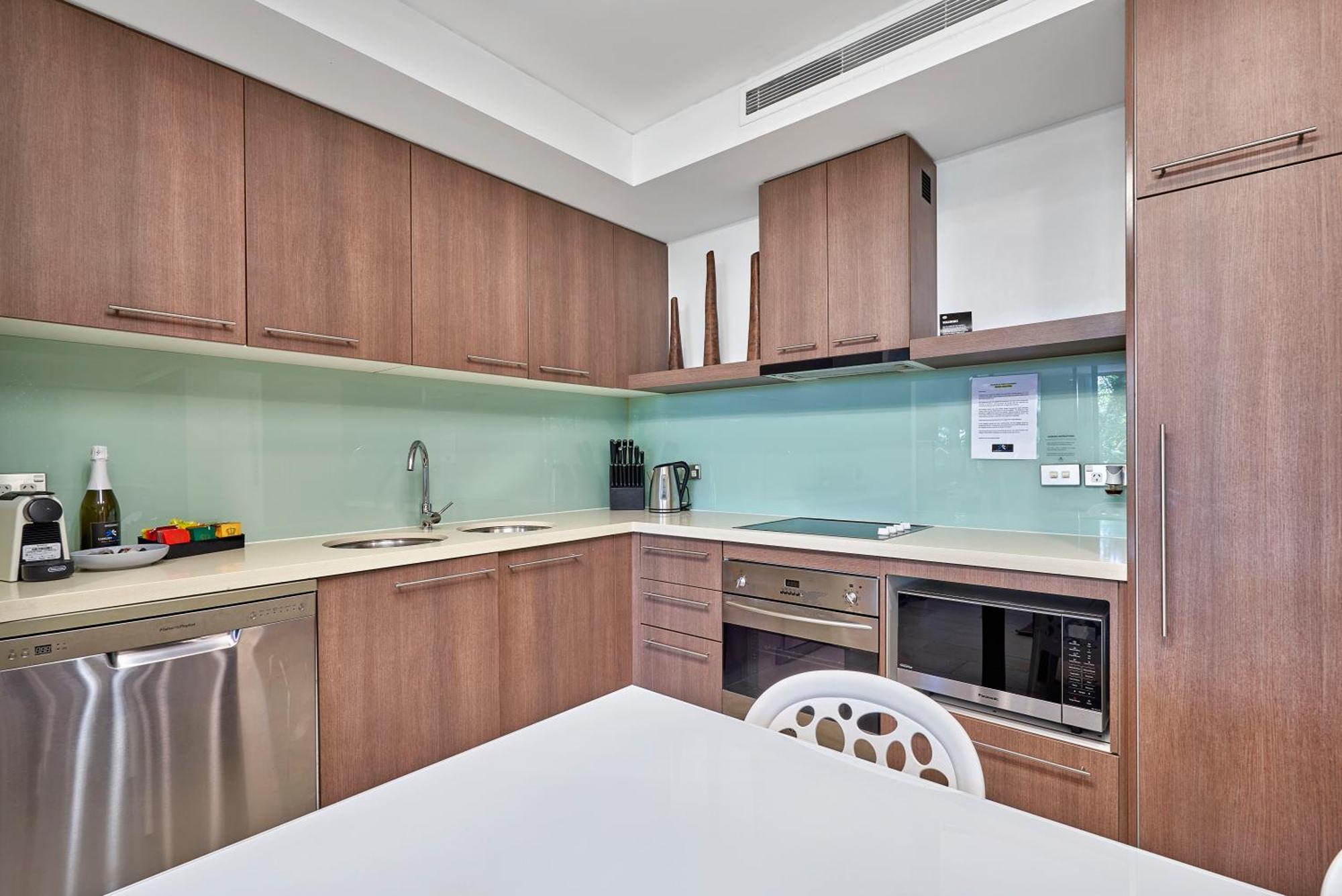 Private Apartments In The Temple Beachfront Resort Palm Cove Rom bilde